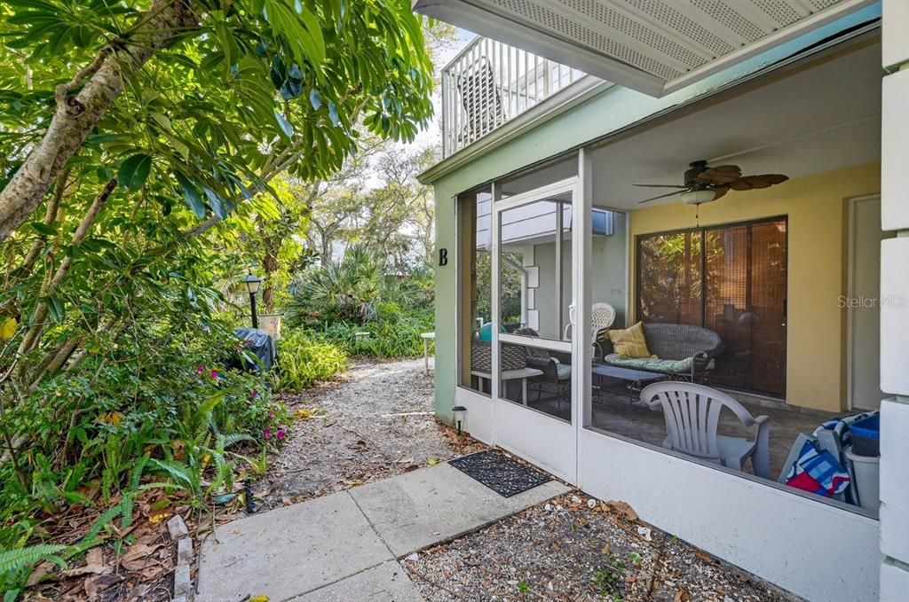 For Sale: $300,000 (2 beds, 2 baths, 1188 Square Feet)