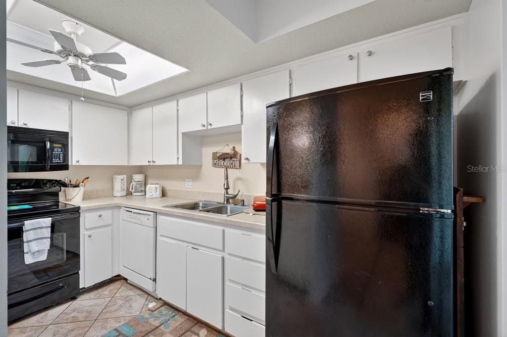 For Sale: $300,000 (2 beds, 2 baths, 1188 Square Feet)