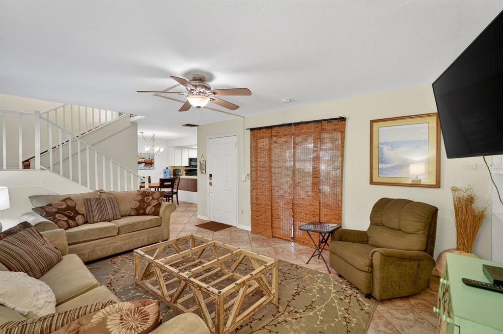 For Sale: $300,000 (2 beds, 2 baths, 1188 Square Feet)