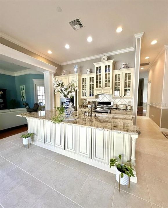 Activo con contrato: $539,000 (3 camas, 3 baños, 2691 Pies cuadrados)