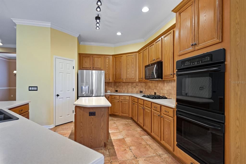 For Sale: $719,000 (4 beds, 4 baths, 3516 Square Feet)