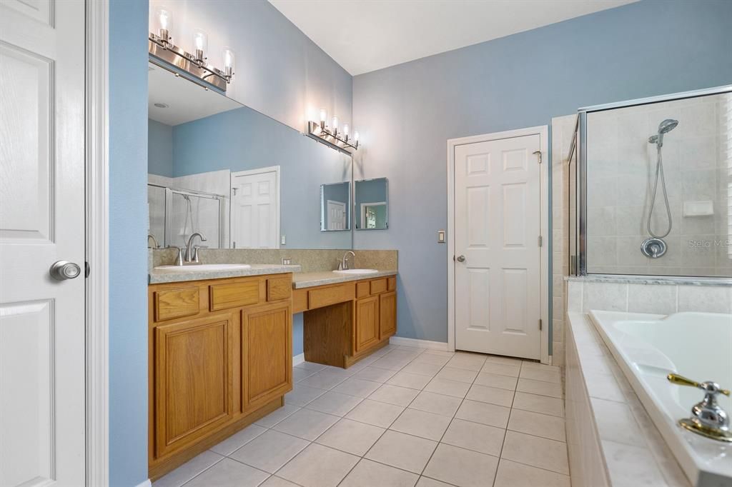 For Sale: $719,000 (4 beds, 4 baths, 3516 Square Feet)