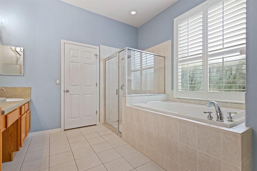 For Sale: $719,000 (4 beds, 4 baths, 3516 Square Feet)