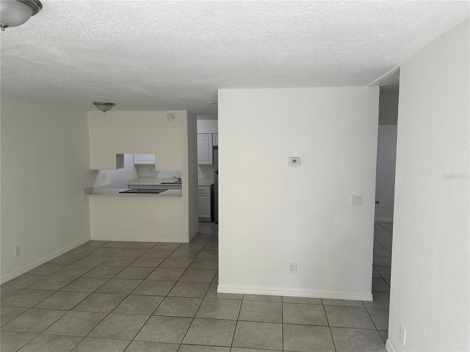For Rent: $1,250 (2 beds, 1 baths, 945 Square Feet)