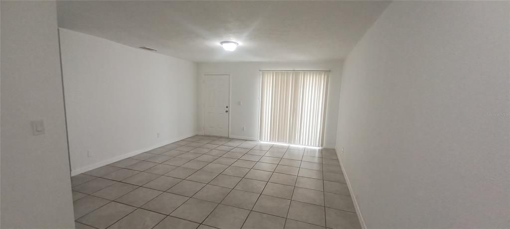 For Rent: $1,250 (2 beds, 1 baths, 945 Square Feet)