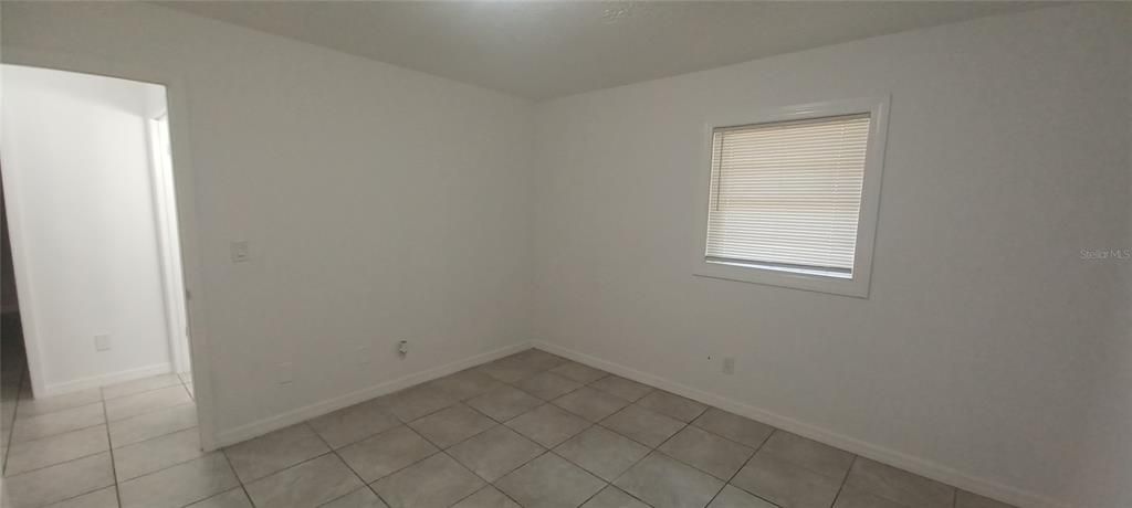For Rent: $1,250 (2 beds, 1 baths, 945 Square Feet)