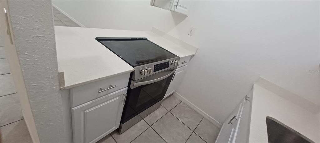 For Rent: $1,250 (2 beds, 1 baths, 945 Square Feet)