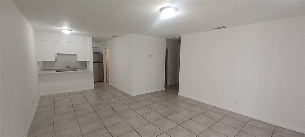For Rent: $1,250 (2 beds, 1 baths, 945 Square Feet)