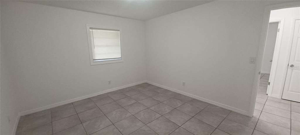 For Rent: $1,250 (2 beds, 1 baths, 945 Square Feet)