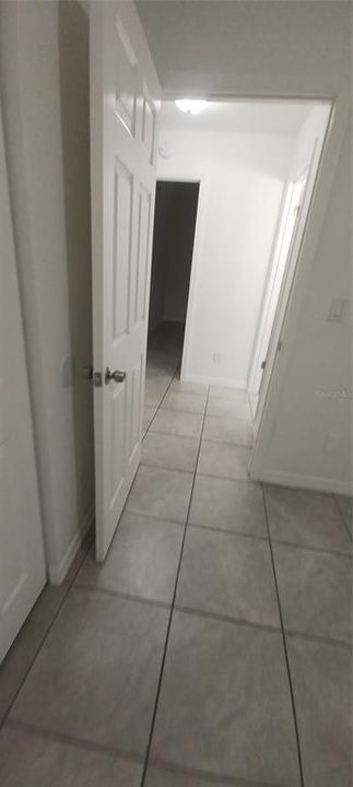 For Rent: $1,250 (2 beds, 1 baths, 945 Square Feet)