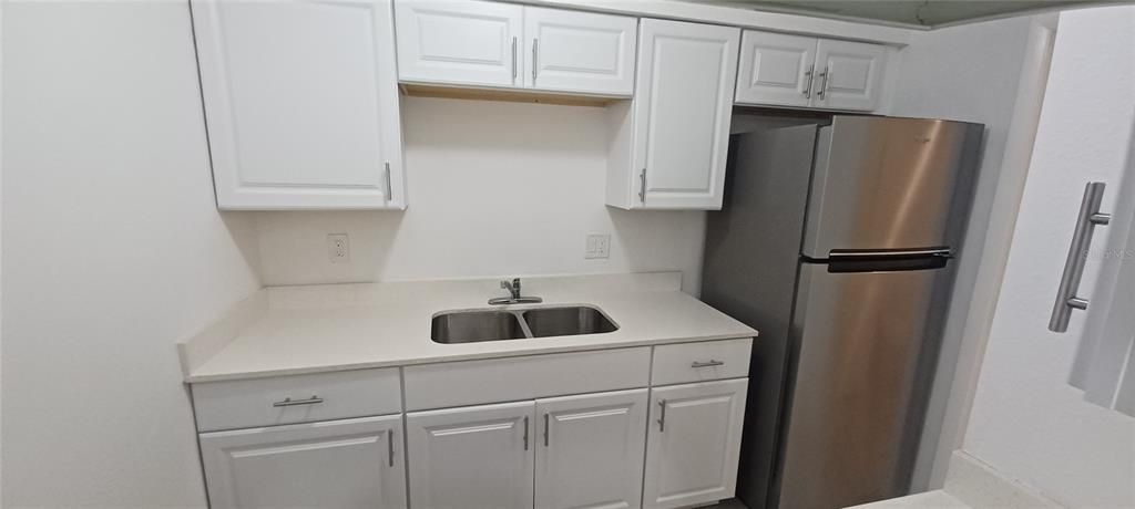 For Rent: $1,250 (2 beds, 1 baths, 945 Square Feet)