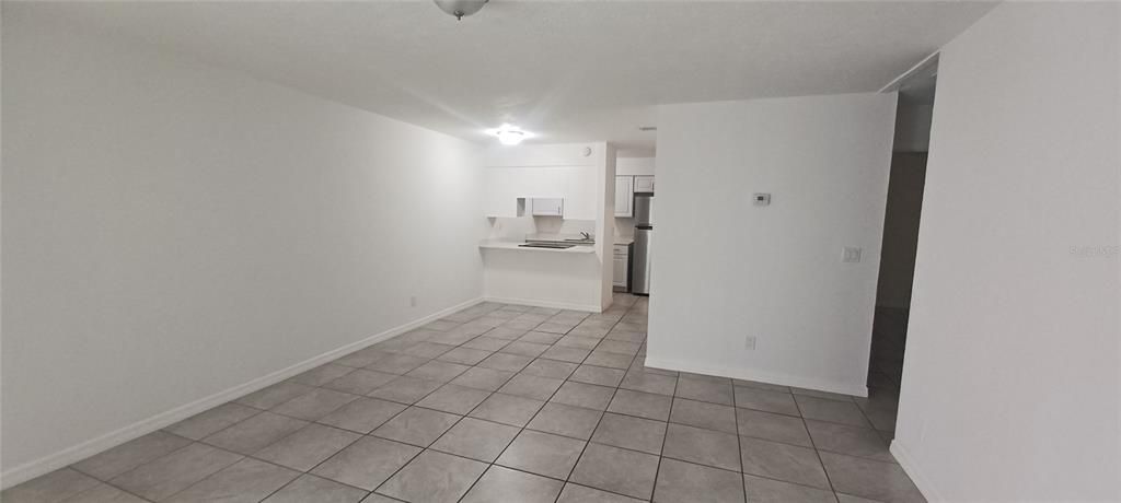 For Rent: $1,250 (2 beds, 1 baths, 945 Square Feet)