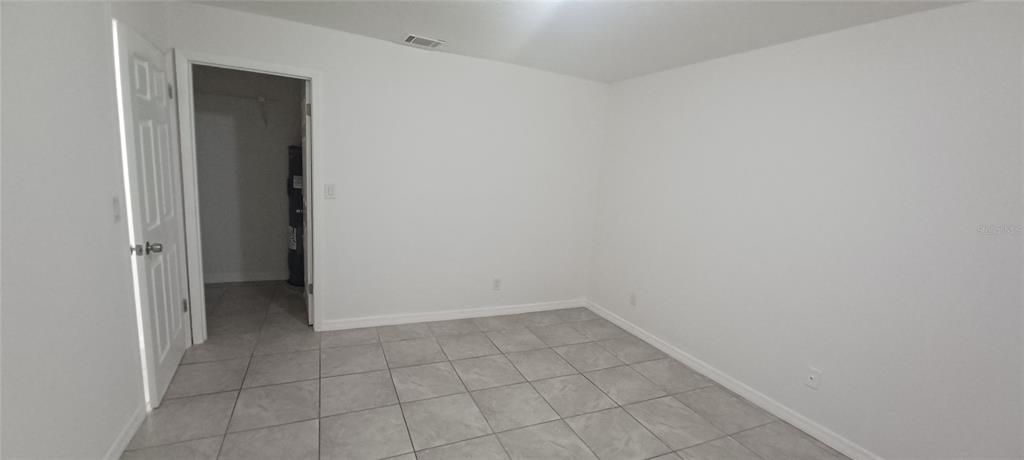 For Rent: $1,250 (2 beds, 1 baths, 945 Square Feet)