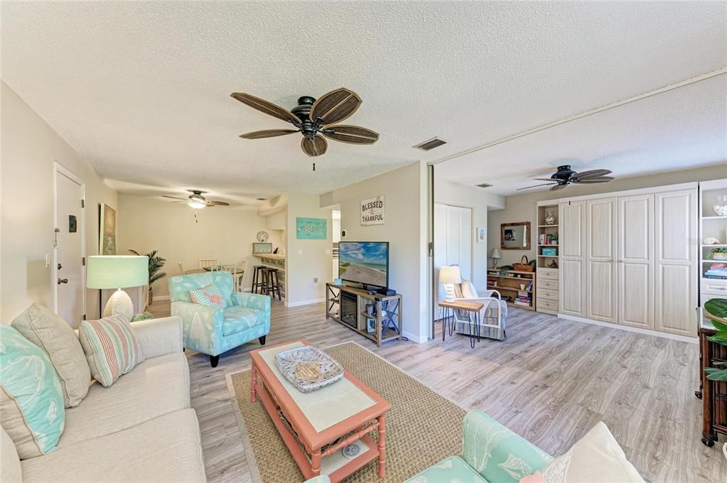 Active With Contract: $180,000 (2 beds, 2 baths, 888 Square Feet)