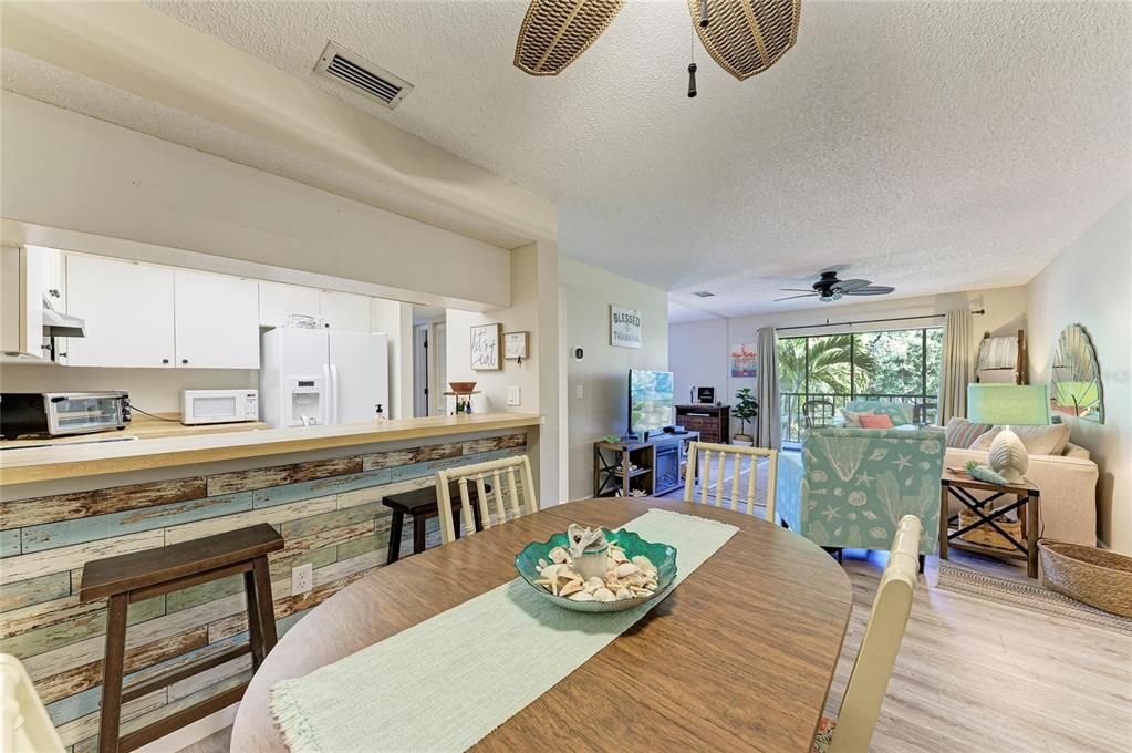 Active With Contract: $180,000 (2 beds, 2 baths, 888 Square Feet)