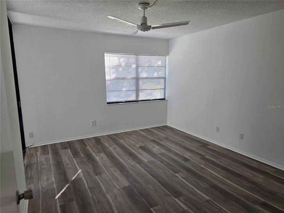 Active With Contract: $175,000 (2 beds, 2 baths, 955 Square Feet)