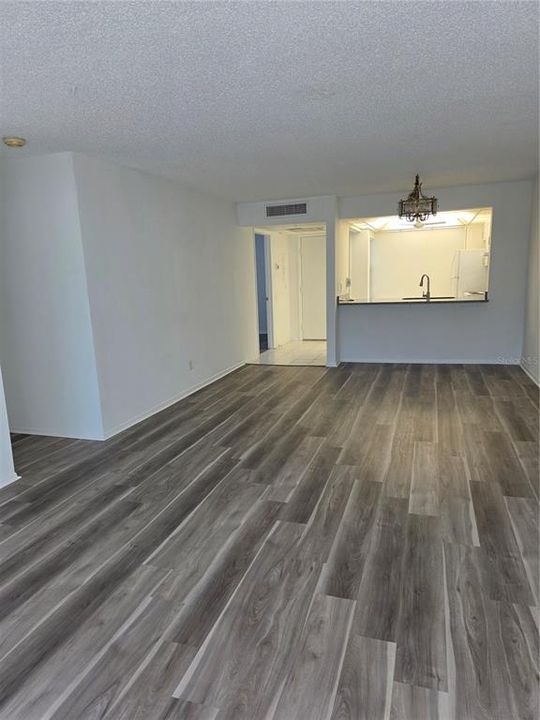 Active With Contract: $175,000 (2 beds, 2 baths, 955 Square Feet)