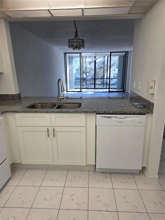 Active With Contract: $175,000 (2 beds, 2 baths, 955 Square Feet)