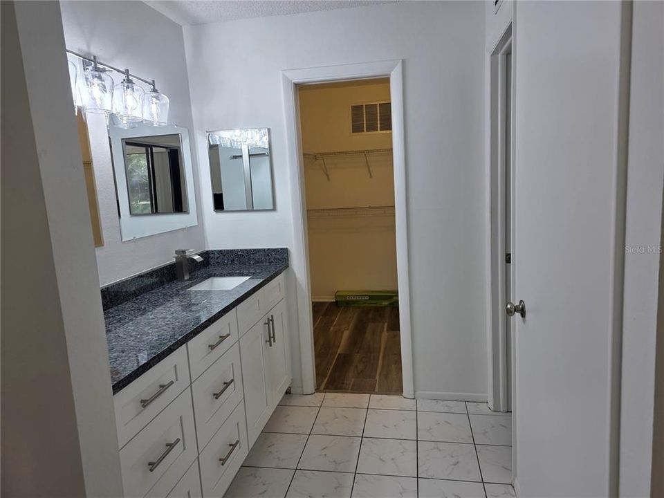 Active With Contract: $175,000 (2 beds, 2 baths, 955 Square Feet)