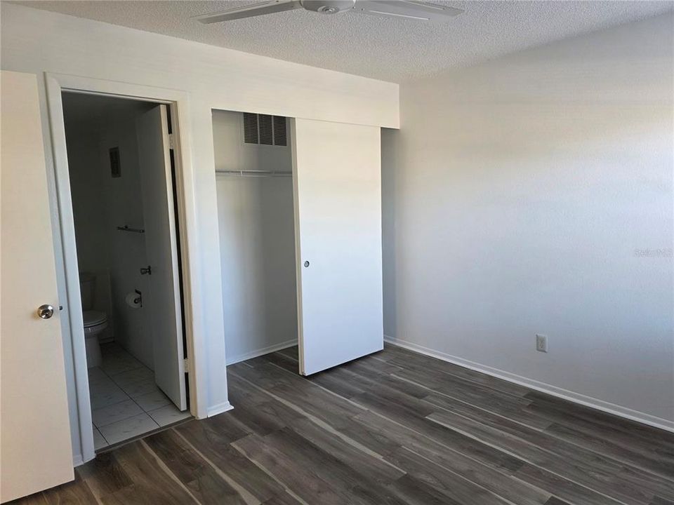 Active With Contract: $175,000 (2 beds, 2 baths, 955 Square Feet)
