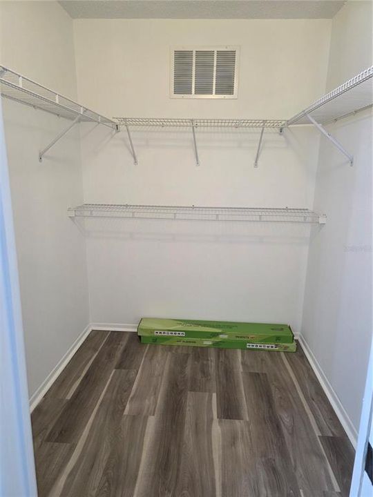 Active With Contract: $175,000 (2 beds, 2 baths, 955 Square Feet)