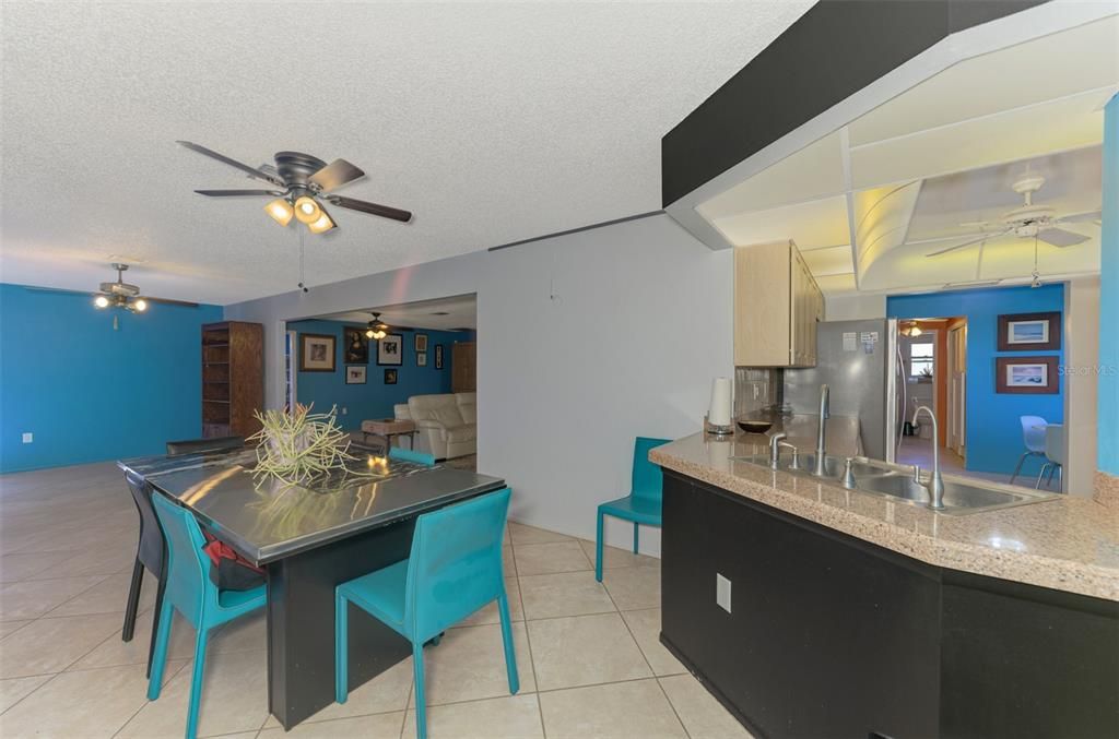 待售: $499,999 (2 贝兹, 2 浴室, 2016 平方英尺)