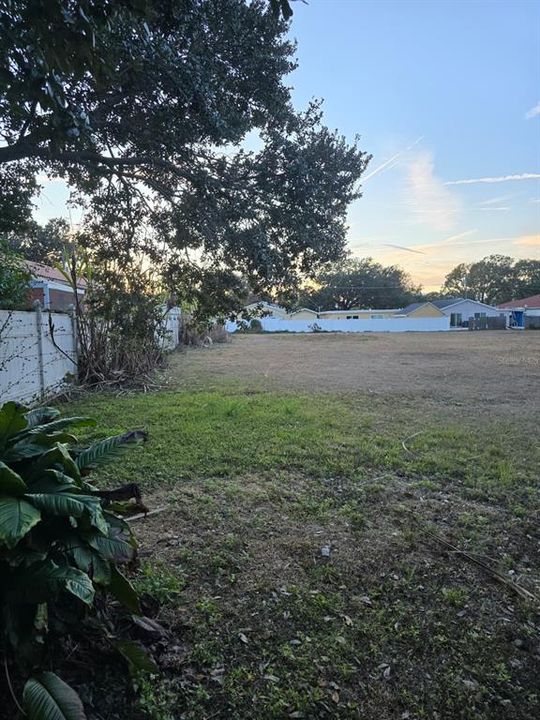待售: $1,490,000 (0.98 acres)