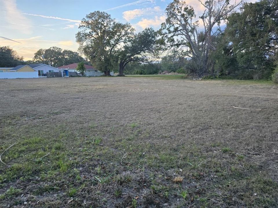 待售: $1,490,000 (0.98 acres)