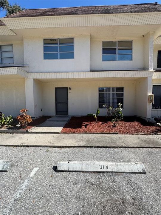 Activo con contrato: $152,900 (4 camas, 2 baños, 1368 Pies cuadrados)