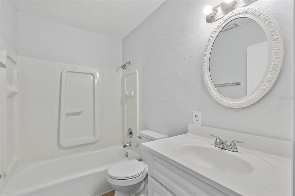 Activo con contrato: $152,900 (4 camas, 2 baños, 1368 Pies cuadrados)