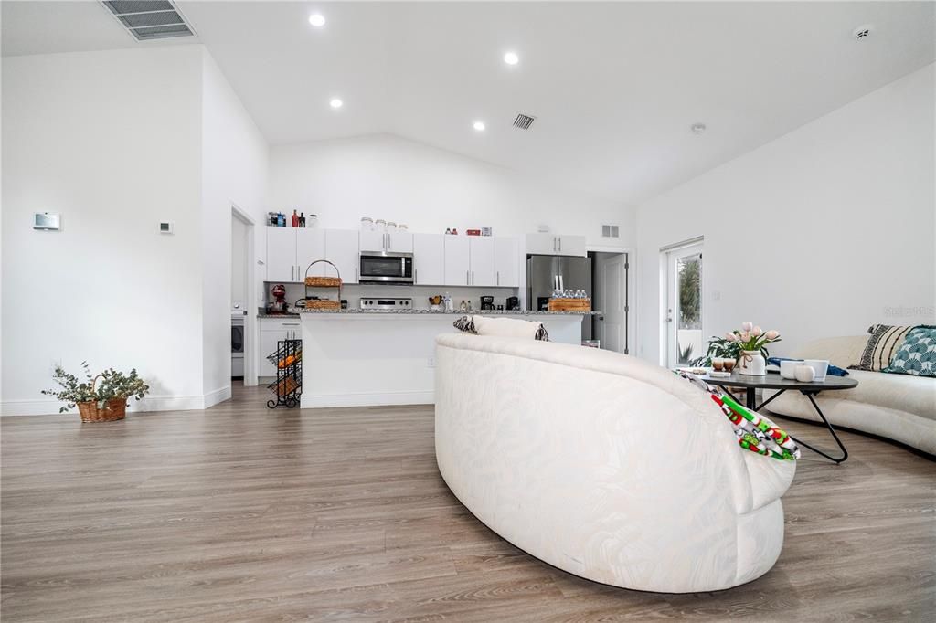 На продажу: $275,000 (3 спален, 2 ванн, 1409 Квадратных фут)