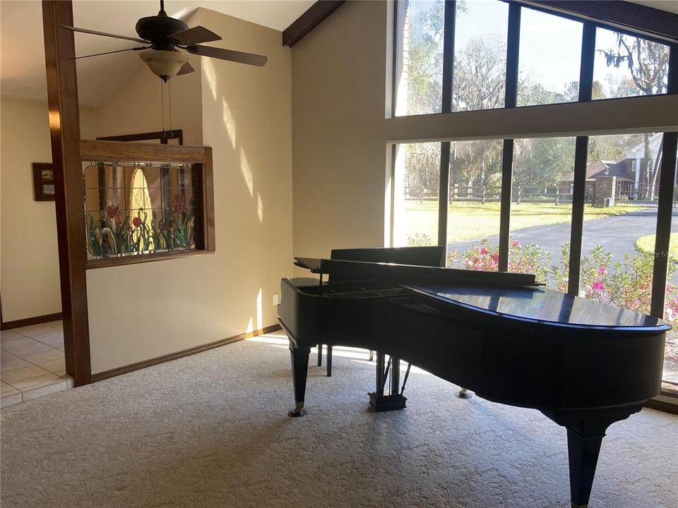 En Venta: $769,000 (4 camas, 2 baños, 3216 Pies cuadrados)