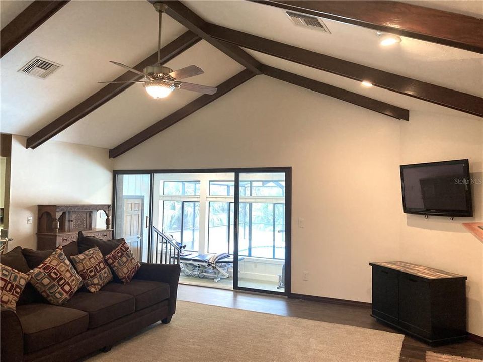En Venta: $769,000 (4 camas, 2 baños, 3216 Pies cuadrados)