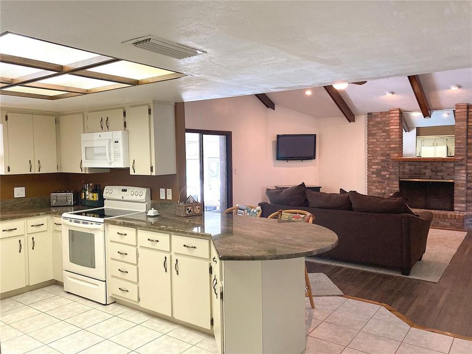 En Venta: $769,000 (4 camas, 2 baños, 3216 Pies cuadrados)