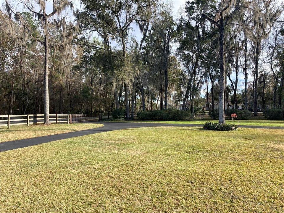 En Venta: $769,000 (4 camas, 2 baños, 3216 Pies cuadrados)