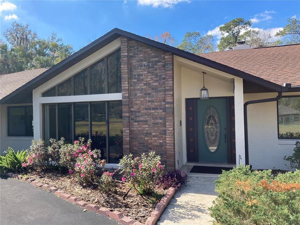 En Venta: $769,000 (4 camas, 2 baños, 3216 Pies cuadrados)