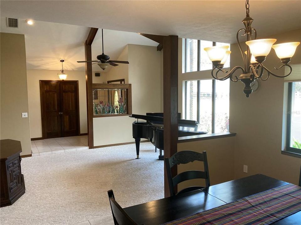 En Venta: $769,000 (4 camas, 2 baños, 3216 Pies cuadrados)