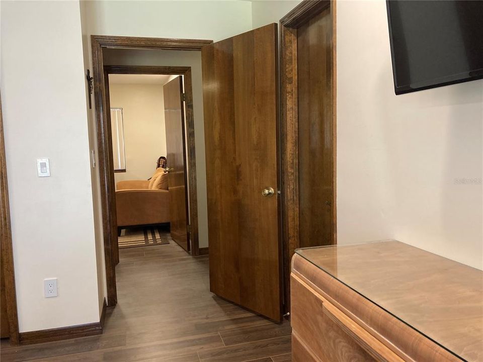En Venta: $769,000 (4 camas, 2 baños, 3216 Pies cuadrados)