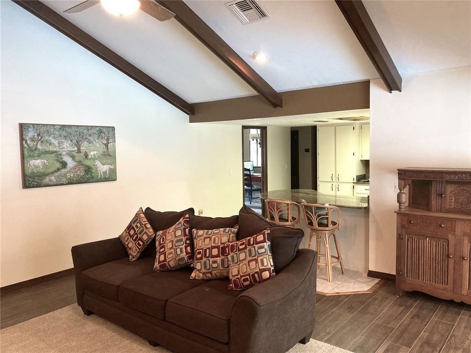 En Venta: $769,000 (4 camas, 2 baños, 3216 Pies cuadrados)