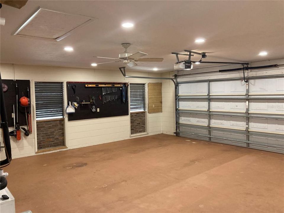 En Venta: $769,000 (4 camas, 2 baños, 3216 Pies cuadrados)