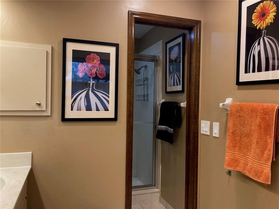En Venta: $769,000 (4 camas, 2 baños, 3216 Pies cuadrados)