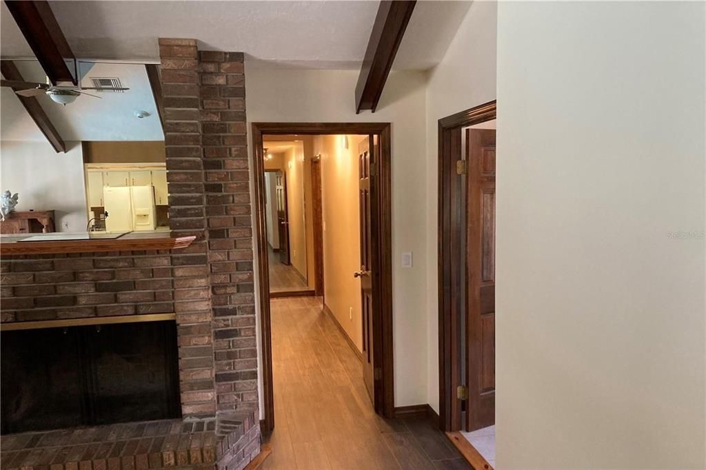 En Venta: $769,000 (4 camas, 2 baños, 3216 Pies cuadrados)