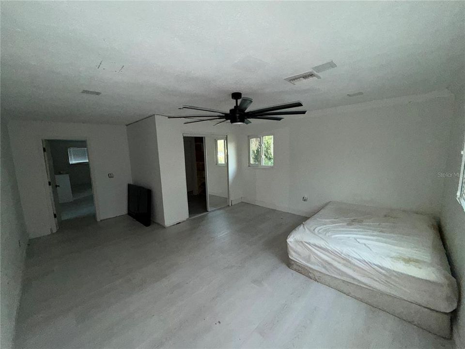 En Venta: $385,999 (5 camas, 4 baños, 4080 Pies cuadrados)