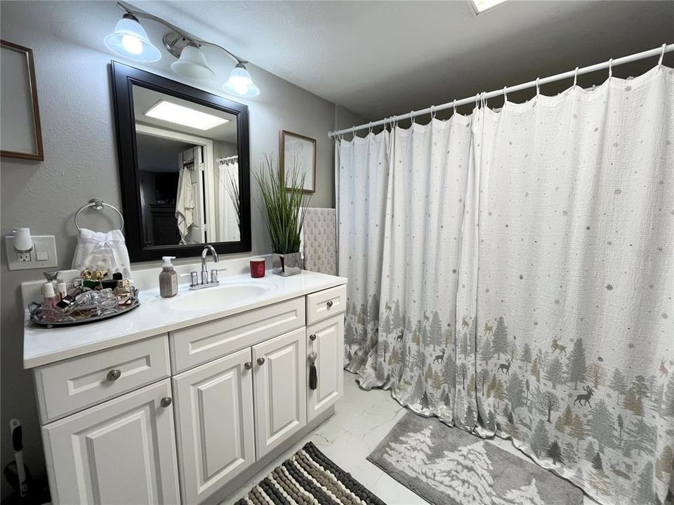 Activo con contrato: $285,000 (4 camas, 2 baños, 1864 Pies cuadrados)