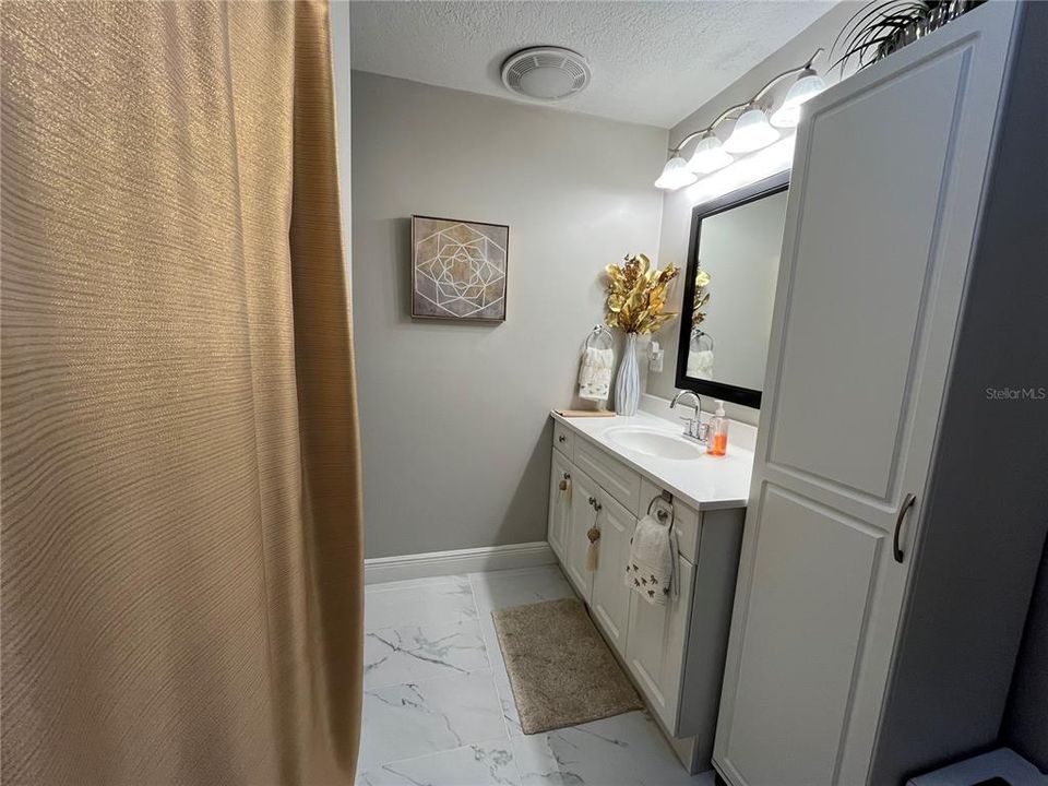 Activo con contrato: $285,000 (4 camas, 2 baños, 1864 Pies cuadrados)
