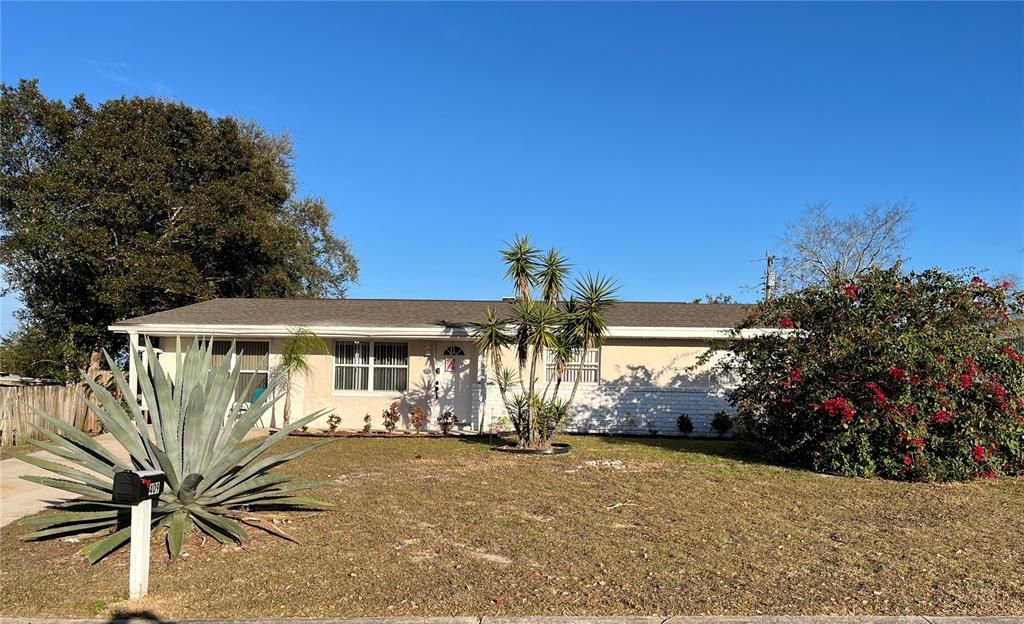 Activo con contrato: $285,000 (4 camas, 2 baños, 1864 Pies cuadrados)