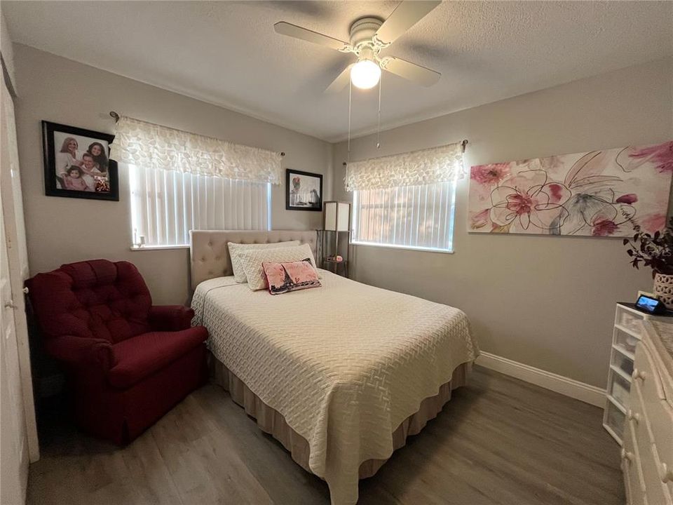 Activo con contrato: $285,000 (4 camas, 2 baños, 1864 Pies cuadrados)