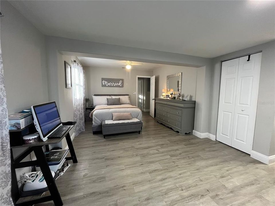 Activo con contrato: $285,000 (4 camas, 2 baños, 1864 Pies cuadrados)