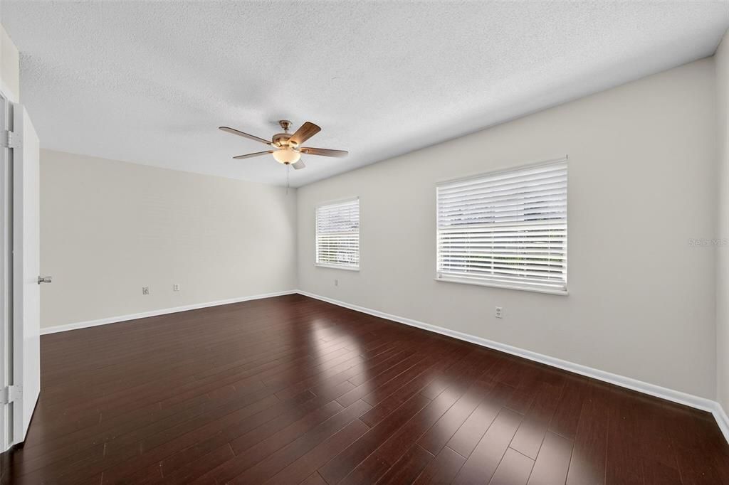For Sale: $359,000 (2 beds, 1 baths, 1235 Square Feet)