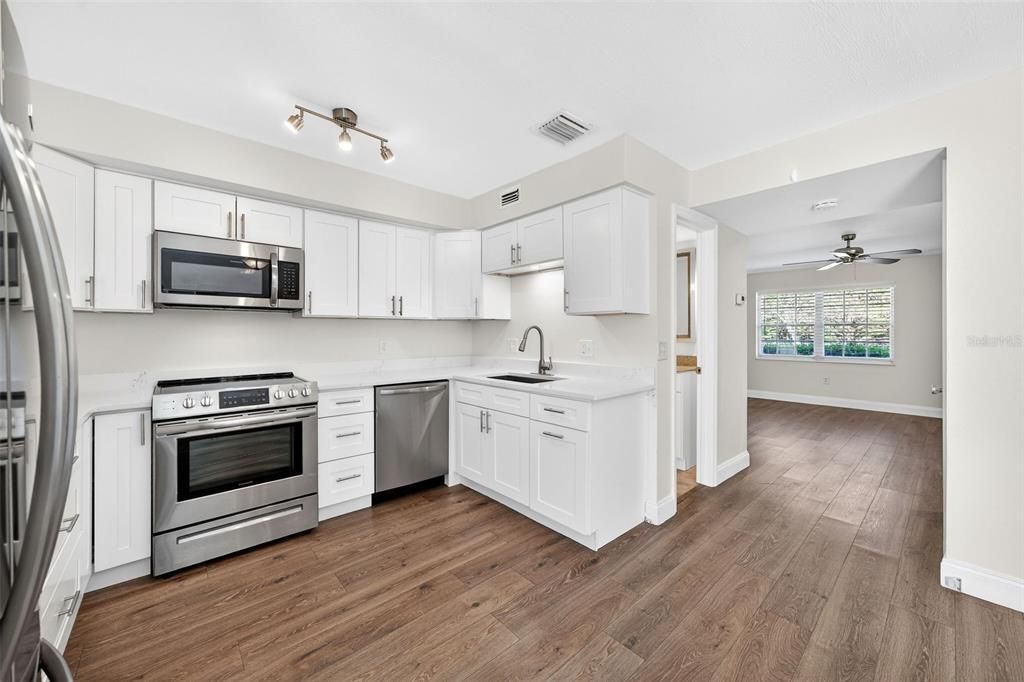 For Sale: $359,000 (2 beds, 1 baths, 1235 Square Feet)